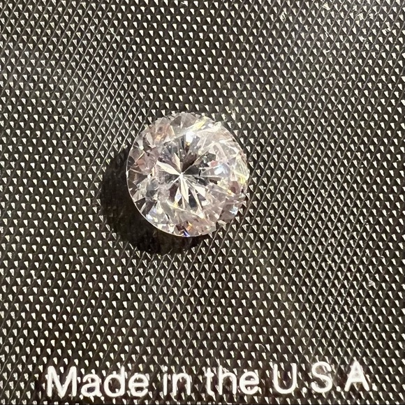 Vintage 1990’s Lindenwold’s CZ (cubic zirconia) one carat gemstone - Picture 6 of 7